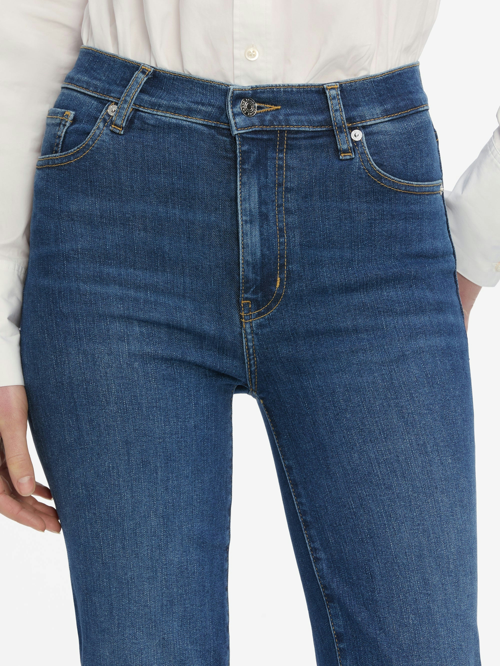 jeans front detail image alt:fit1 alt:size